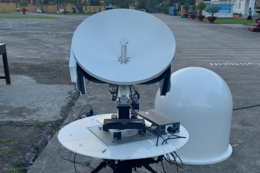 Sets of 60cm Ku-band Portable VSAT and spareparts